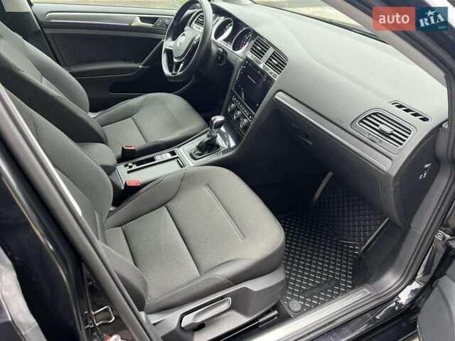 Черный Фольксваген e-Golf, объемом двигателя 0 л и пробегом 110 тыс. км за 12200 $, фото 15 на Automoto.ua