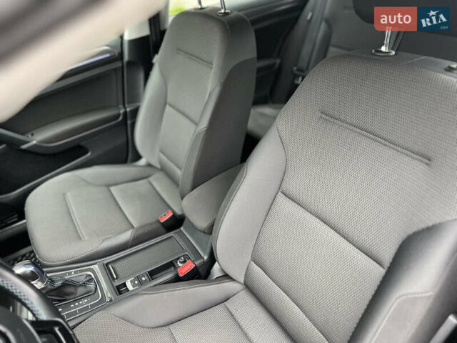 Черный Фольксваген e-Golf, объемом двигателя 0 л и пробегом 110 тыс. км за 12200 $, фото 20 на Automoto.ua