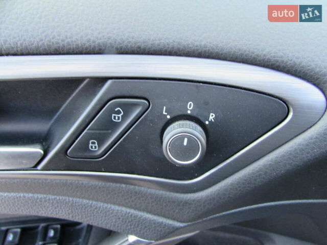 Черный Фольксваген e-Golf, объемом двигателя 0 л и пробегом 166 тыс. км за 11000 $, фото 21 на Automoto.ua