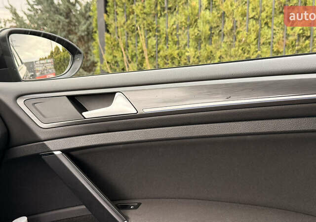 Чорний Фольксваген e-Golf, об'ємом двигуна 0 л та пробігом 105 тис. км за 12999 $, фото 32 на Automoto.ua