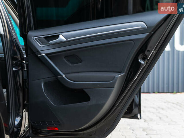 Черный Фольксваген e-Golf, объемом двигателя 0 л и пробегом 93 тыс. км за 15500 $, фото 29 на Automoto.ua