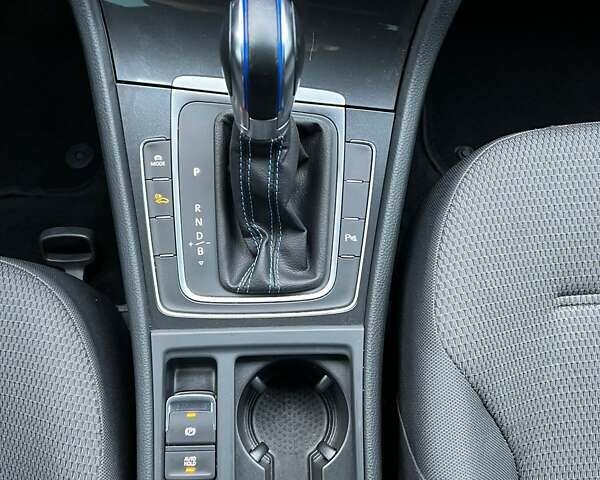 Черный Фольксваген e-Golf, объемом двигателя 0 л и пробегом 47 тыс. км за 16900 $, фото 8 на Automoto.ua