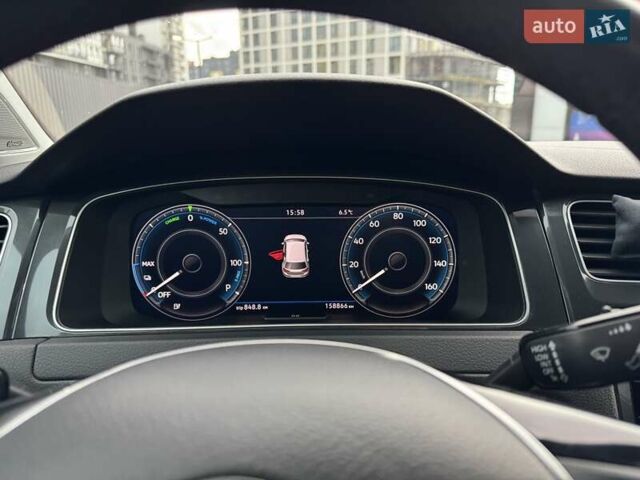 Черный Фольксваген e-Golf, объемом двигателя 0 л и пробегом 159 тыс. км за 14600 $, фото 12 на Automoto.ua