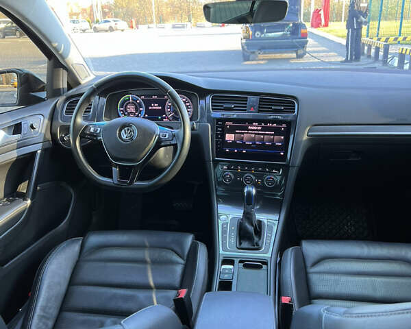 Черный Фольксваген e-Golf, объемом двигателя 0 л и пробегом 103 тыс. км за 14300 $, фото 1 на Automoto.ua