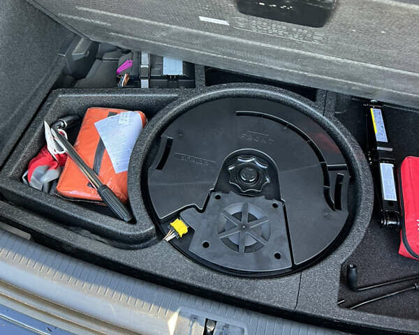 Черный Фольксваген e-Golf, объемом двигателя 0 л и пробегом 103 тыс. км за 14300 $, фото 12 на Automoto.ua