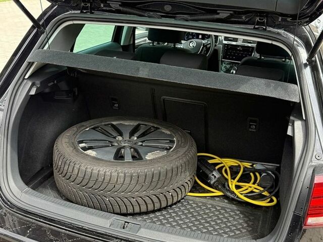 Черный Фольксваген e-Golf, объемом двигателя 0 л и пробегом 160 тыс. км за 12550 $, фото 27 на Automoto.ua