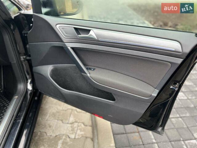 Черный Фольксваген e-Golf, объемом двигателя 0 л и пробегом 110 тыс. км за 12200 $, фото 16 на Automoto.ua