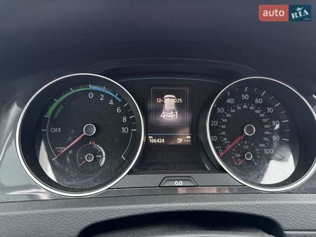 Черный Фольксваген e-Golf, объемом двигателя 0 л и пробегом 166 тыс. км за 11000 $, фото 25 на Automoto.ua