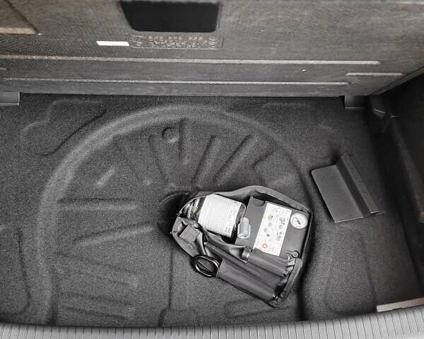 Черный Фольксваген e-Golf, объемом двигателя 0 л и пробегом 25 тыс. км за 16300 $, фото 12 на Automoto.ua