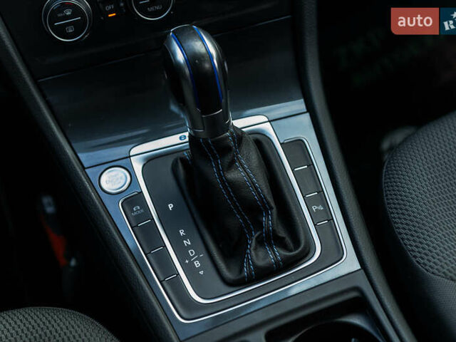 Черный Фольксваген e-Golf, объемом двигателя 0 л и пробегом 93 тыс. км за 15500 $, фото 22 на Automoto.ua