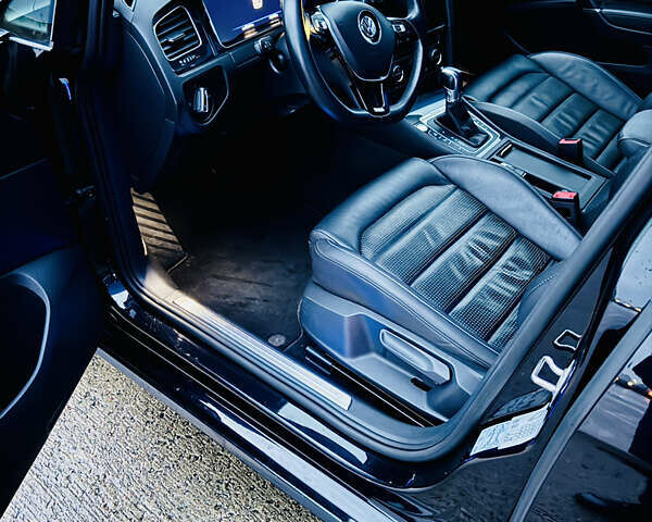 Черный Фольксваген e-Golf, объемом двигателя 0 л и пробегом 133 тыс. км за 16199 $, фото 35 на Automoto.ua