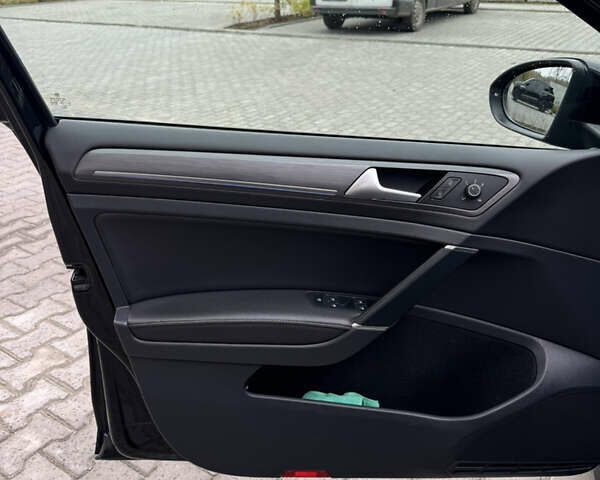 Черный Фольксваген e-Golf, объемом двигателя 0 л и пробегом 110 тыс. км за 14400 $, фото 41 на Automoto.ua
