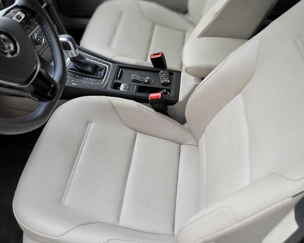 Черный Фольксваген e-Golf, объемом двигателя 0 л и пробегом 25 тыс. км за 16300 $, фото 22 на Automoto.ua