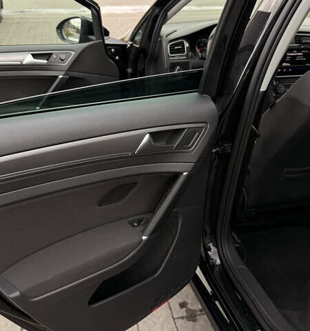 Чорний Фольксваген e-Golf, об'ємом двигуна 0 л та пробігом 105 тис. км за 12999 $, фото 49 на Automoto.ua