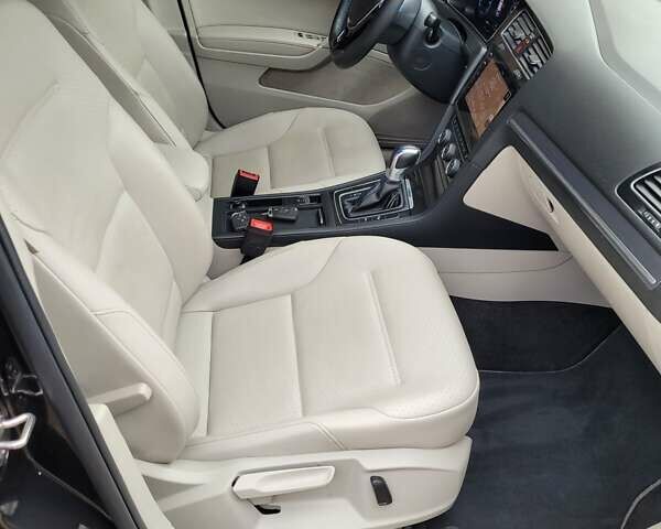 Черный Фольксваген e-Golf, объемом двигателя 0 л и пробегом 25 тыс. км за 16300 $, фото 30 на Automoto.ua