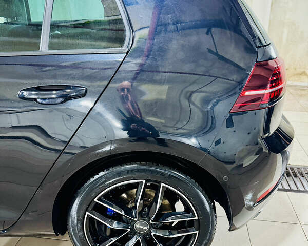 Черный Фольксваген e-Golf, объемом двигателя 0 л и пробегом 133 тыс. км за 16199 $, фото 32 на Automoto.ua