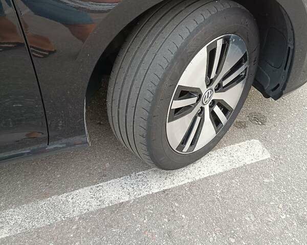Черный Фольксваген e-Golf, объемом двигателя 0 л и пробегом 92 тыс. км за 13300 $, фото 8 на Automoto.ua