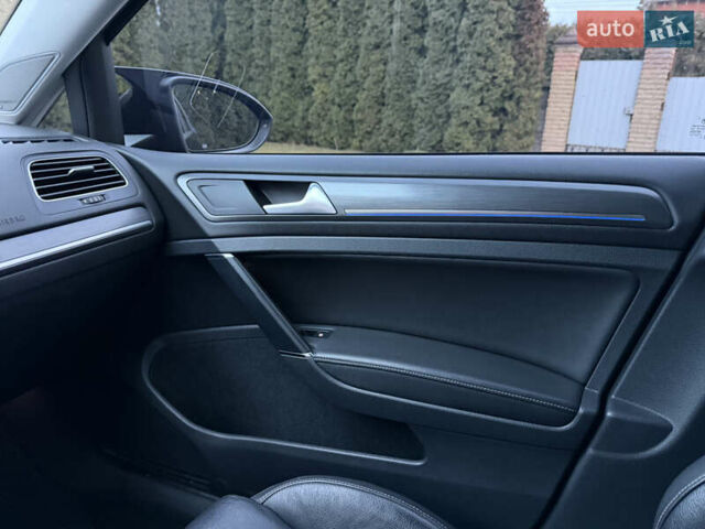 Черный Фольксваген e-Golf, объемом двигателя 0 л и пробегом 145 тыс. км за 14900 $, фото 78 на Automoto.ua