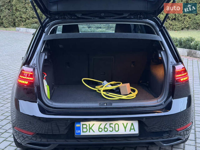 Черный Фольксваген e-Golf, объемом двигателя 0 л и пробегом 145 тыс. км за 14900 $, фото 95 на Automoto.ua