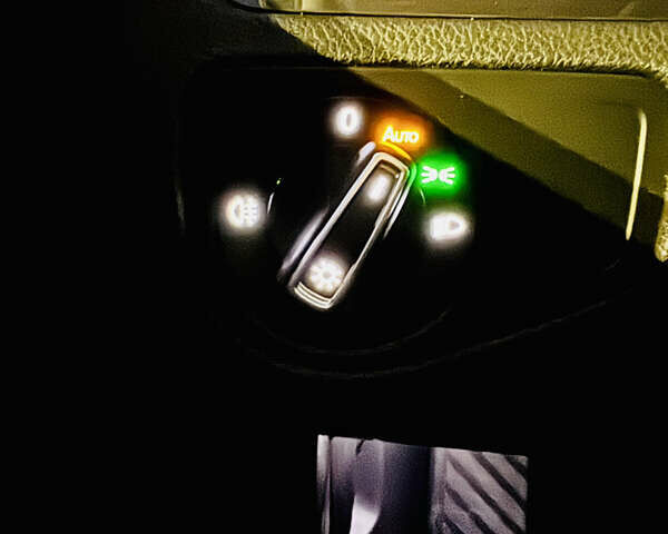 Черный Фольксваген e-Golf, объемом двигателя 0 л и пробегом 133 тыс. км за 16199 $, фото 58 на Automoto.ua