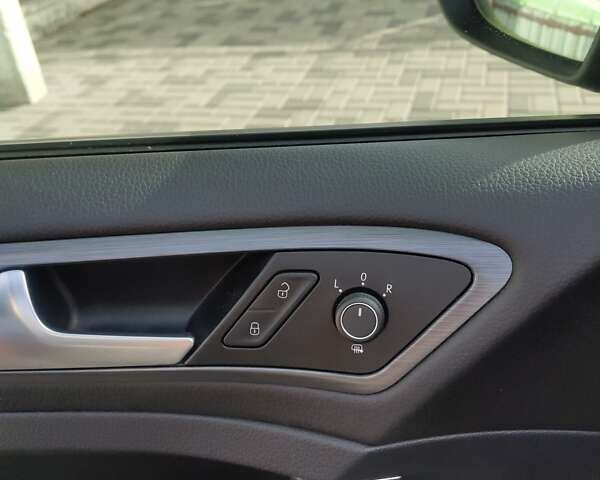 Черный Фольксваген e-Golf, объемом двигателя 0 л и пробегом 133 тыс. км за 14900 $, фото 64 на Automoto.ua