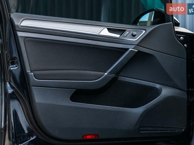 Черный Фольксваген e-Golf, объемом двигателя 0 л и пробегом 93 тыс. км за 15500 $, фото 24 на Automoto.ua