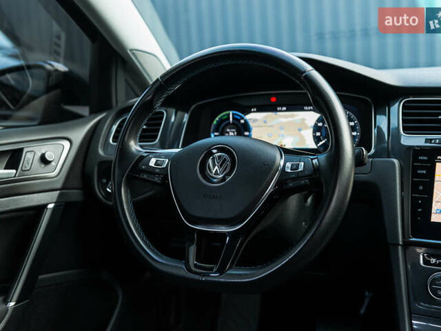 Черный Фольксваген e-Golf, объемом двигателя 0 л и пробегом 93 тыс. км за 15500 $, фото 21 на Automoto.ua