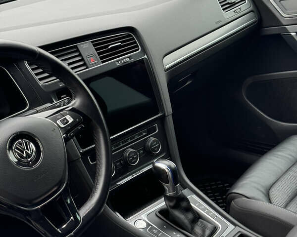Черный Фольксваген e-Golf, объемом двигателя 0 л и пробегом 110 тыс. км за 14400 $, фото 23 на Automoto.ua
