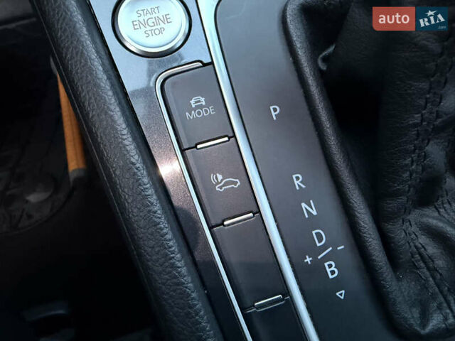 Черный Фольксваген e-Golf, объемом двигателя 0 л и пробегом 145 тыс. км за 14900 $, фото 67 на Automoto.ua