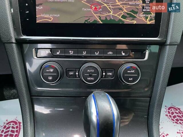 Черный Фольксваген e-Golf, объемом двигателя 0 л и пробегом 109 тыс. км за 14700 $, фото 19 на Automoto.ua