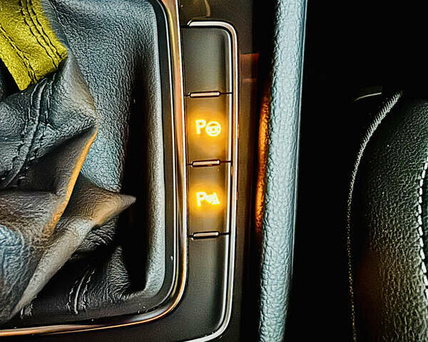 Черный Фольксваген e-Golf, объемом двигателя 0 л и пробегом 133 тыс. км за 16199 $, фото 55 на Automoto.ua