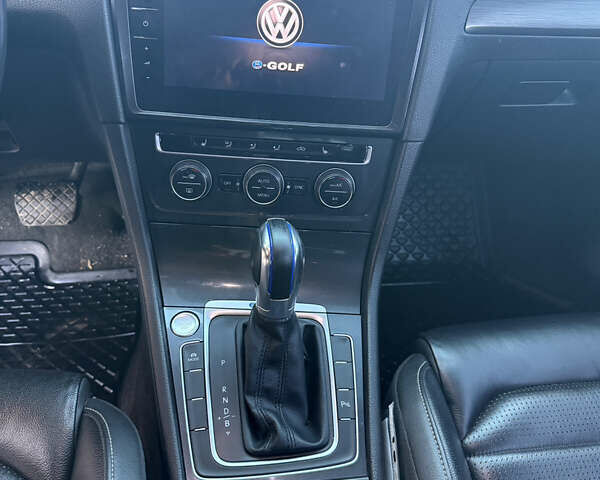 Черный Фольксваген e-Golf, объемом двигателя 0 л и пробегом 169 тыс. км за 13200 $, фото 11 на Automoto.ua