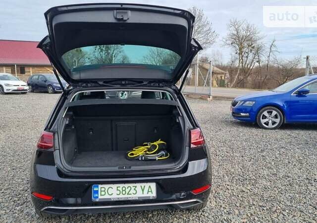 Черный Фольксваген e-Golf, объемом двигателя 0 л и пробегом 123 тыс. км за 15990 $, фото 1 на Automoto.ua