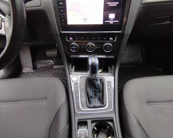 Черный Фольксваген e-Golf, объемом двигателя 0 л и пробегом 148 тыс. км за 12200 $, фото 14 на Automoto.ua