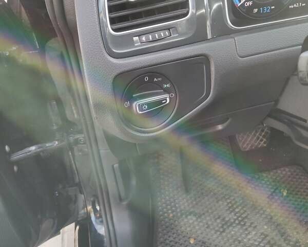 Черный Фольксваген e-Golf, объемом двигателя 0 л и пробегом 133 тыс. км за 14900 $, фото 65 на Automoto.ua