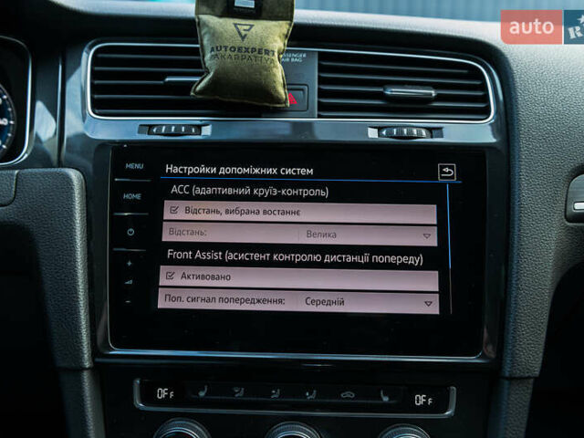 Черный Фольксваген e-Golf, объемом двигателя 0 л и пробегом 93 тыс. км за 15500 $, фото 34 на Automoto.ua