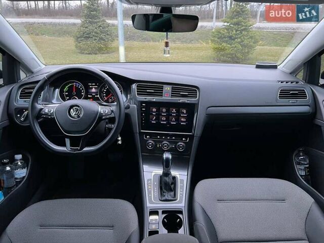 Черный Фольксваген e-Golf, объемом двигателя 0 л и пробегом 47 тыс. км за 16900 $, фото 6 на Automoto.ua