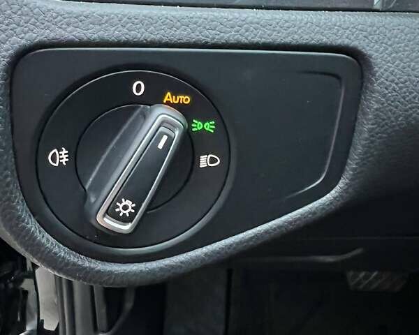 Черный Фольксваген e-Golf, объемом двигателя 0 л и пробегом 47 тыс. км за 16900 $, фото 10 на Automoto.ua