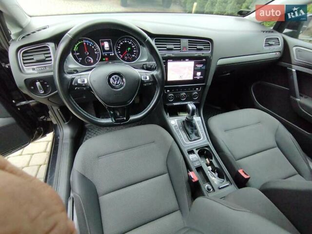Черный Фольксваген e-Golf, объемом двигателя 0 л и пробегом 148 тыс. км за 12200 $, фото 12 на Automoto.ua
