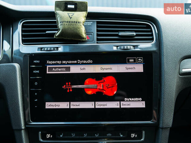 Черный Фольксваген e-Golf, объемом двигателя 0 л и пробегом 93 тыс. км за 15500 $, фото 36 на Automoto.ua