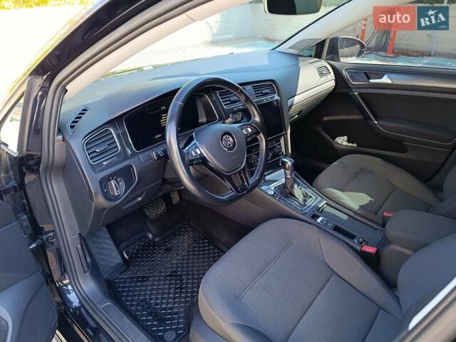 Черный Фольксваген e-Golf, объемом двигателя 0 л и пробегом 59 тыс. км за 14950 $, фото 6 на Automoto.ua