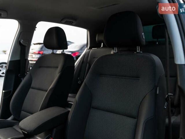 Черный Фольксваген e-Golf, объемом двигателя 0 л и пробегом 93 тыс. км за 15500 $, фото 26 на Automoto.ua