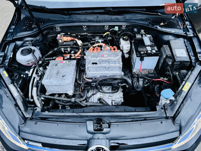 Черный Фольксваген e-Golf, объемом двигателя 0 л и пробегом 133 тыс. км за 16199 $, фото 34 на Automoto.ua