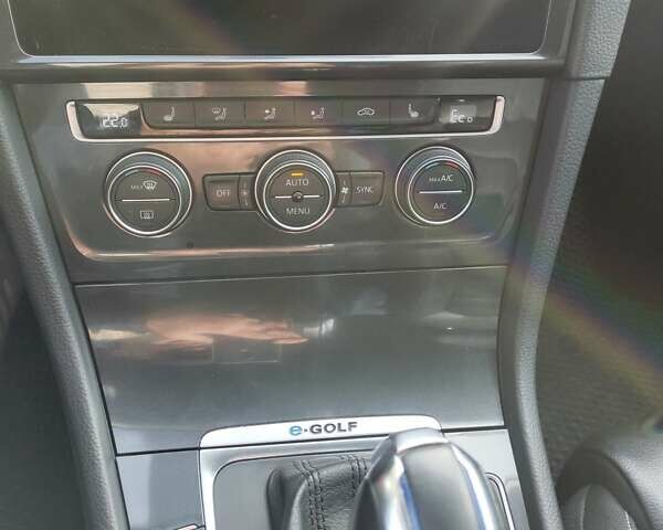 Черный Фольксваген e-Golf, объемом двигателя 0 л и пробегом 133 тыс. км за 14900 $, фото 68 на Automoto.ua