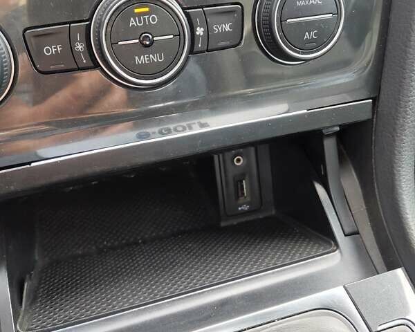 Черный Фольксваген e-Golf, объемом двигателя 0 л и пробегом 133 тыс. км за 14900 $, фото 12 на Automoto.ua