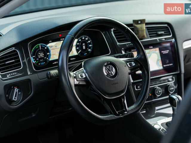 Черный Фольксваген e-Golf, объемом двигателя 0 л и пробегом 93 тыс. км за 15500 $, фото 19 на Automoto.ua