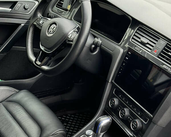 Черный Фольксваген e-Golf, объемом двигателя 0 л и пробегом 110 тыс. км за 14400 $, фото 35 на Automoto.ua