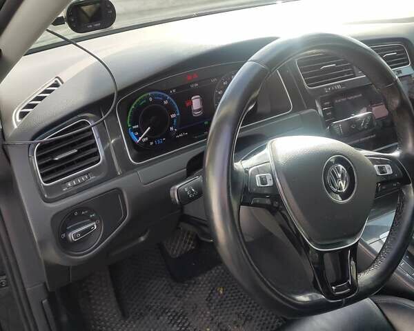 Черный Фольксваген e-Golf, объемом двигателя 0 л и пробегом 133 тыс. км за 14900 $, фото 42 на Automoto.ua