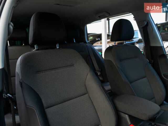 Черный Фольксваген e-Golf, объемом двигателя 0 л и пробегом 93 тыс. км за 15500 $, фото 32 на Automoto.ua