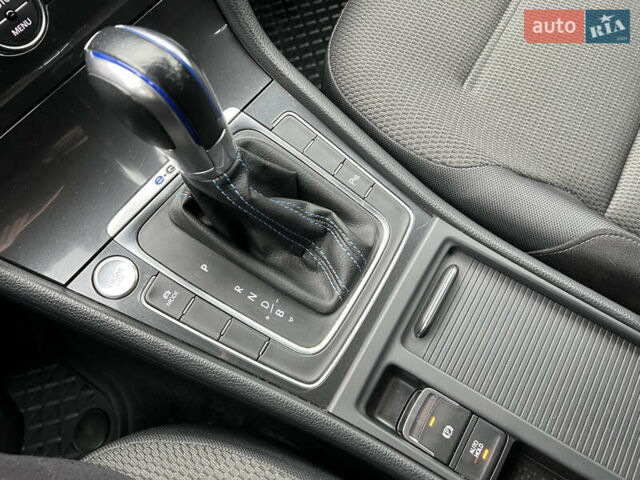 Чорний Фольксваген e-Golf, об'ємом двигуна 0 л та пробігом 109 тис. км за 12250 $, фото 18 на Automoto.ua